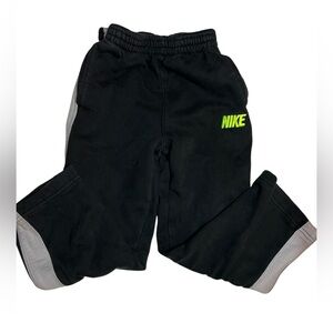 Nike boys sweatpants - Black - Size 5